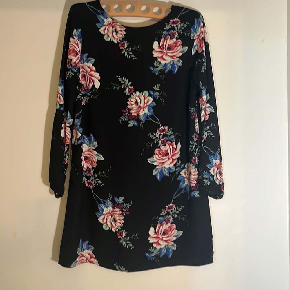 Classic simple style black floral dress. Sweet X design in back. Long sleeves.